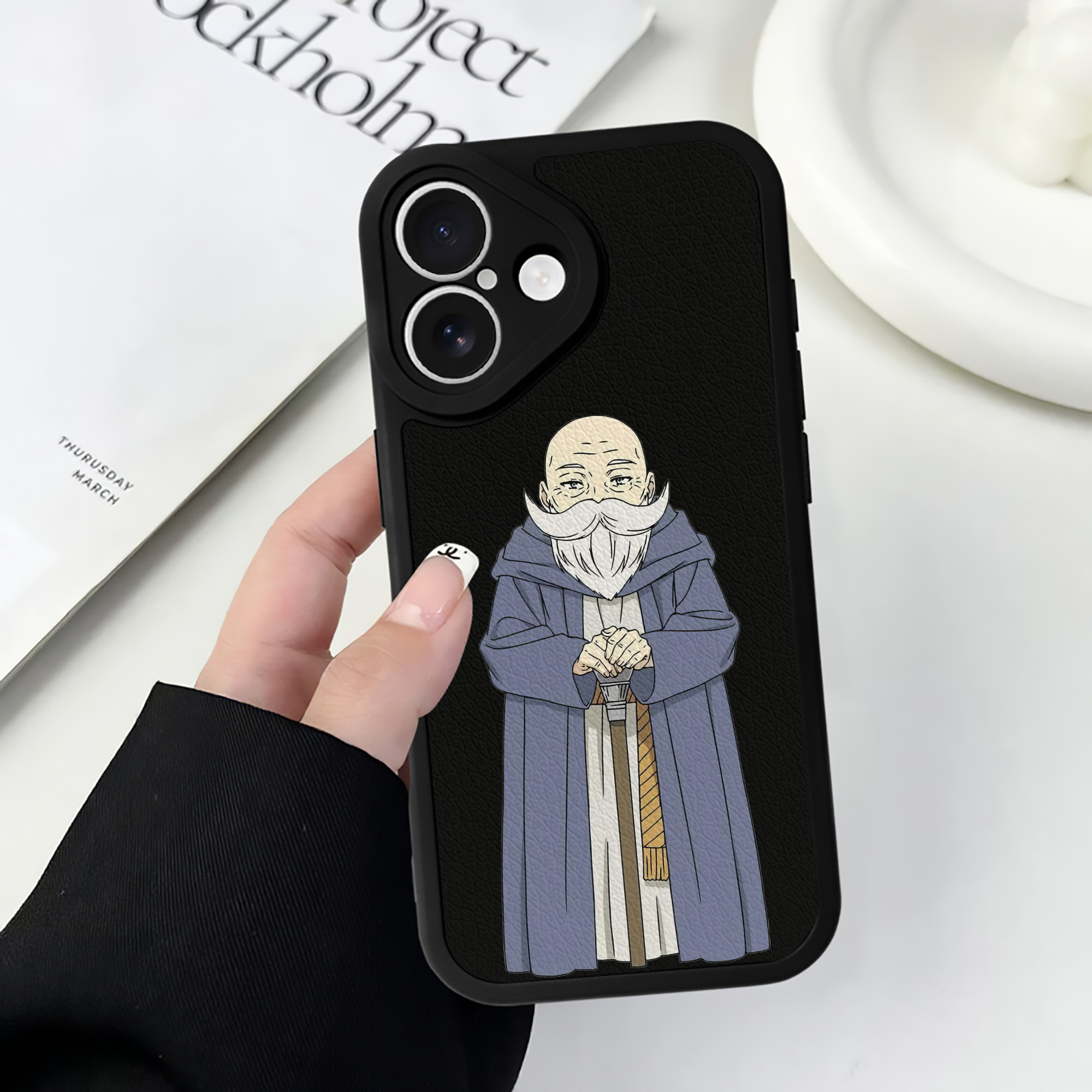 （画像用） 葬送のフリーレン Frieren 【iPhone 16シリーズ対応】シリコンスマホケース（レザー調） 材質：シリコン